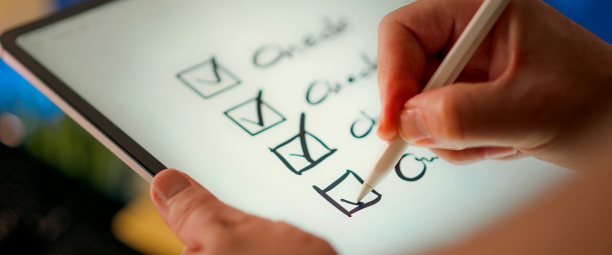 A hand marks off items on a checklist